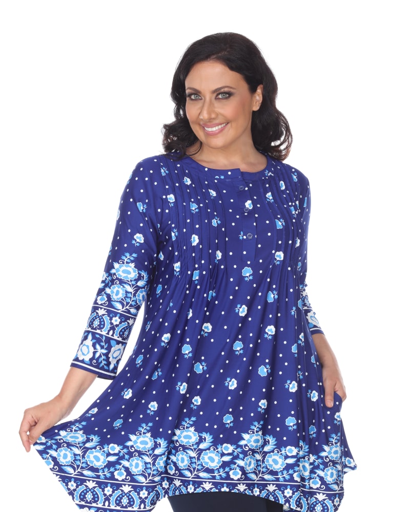 Front of a model wearing a size 1X Vilana Tunic Top in Blue/White by White Mark. | dia_product_style_image_id:247473